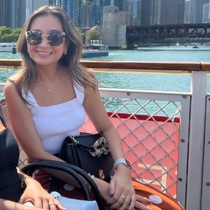 Meet your Posher, Adria